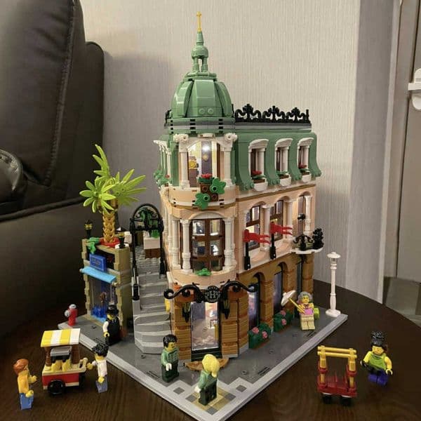 2026 New 3081Pcs Compatible Corner Premium Hotel With Street Scene Architecture Series Assembly Model Toy Birthday Building Set X250509 Toys