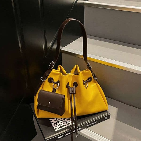 2026 Niche Design Saliva Bucket Bag Women Summer Simple High End Temperament Commuting One Shoulder Crossbody Bag Tide
