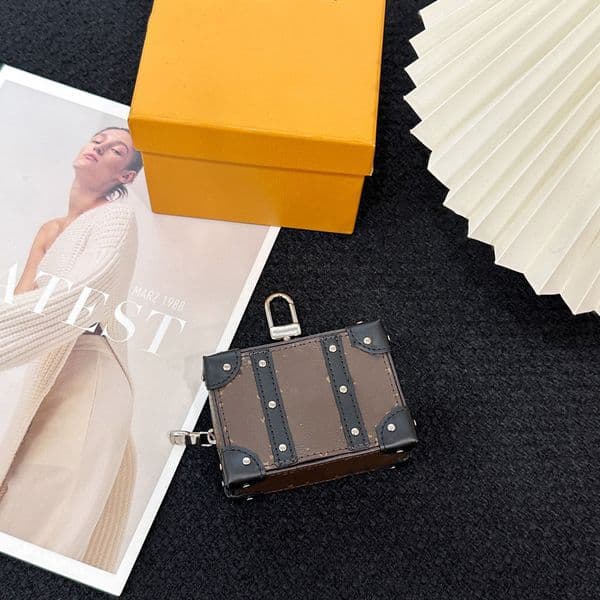 With BOX Luxury Designers Keychains Small Square Shaped Makeup Bag Charm Women Letters Key Rings Keychain Key Chain Lanyards