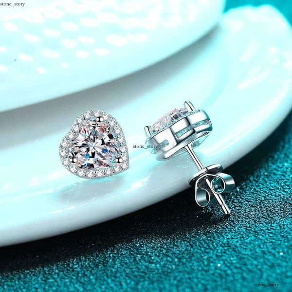 VVS Moissanite 0.5ct 1ct 2ct 925 Sterling Silver PT 950 Electroplated VVS Heart-shaped Silicon Stone Women's Stud Earrings