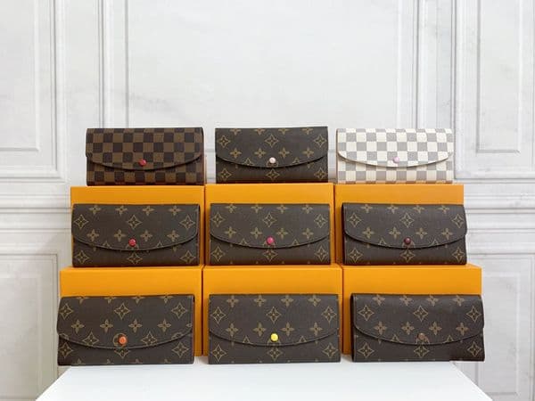 Exclusive Premium-Look Wallet by Leading Brands: Versatile Unisex Pouches with Sleek Long Zippers