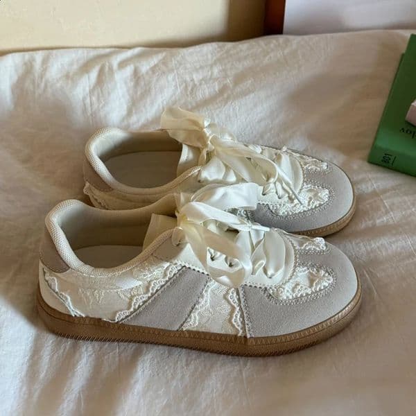 2025 Womens Mesh Breathable Casual Sneakers Versatile Lace-Up Ballet Flats Athletic Shoes Fashion White Shoes for Ladies 251201