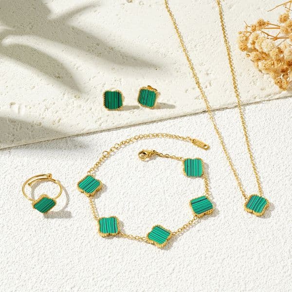 2026 Hot Designer Jewelry Women's Luxury Four Piece Necklace Bracelet Earnail Ring Versatile Lucky Clover Fashion Versatile