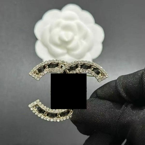 CHANR brooch Camellia Embellished Double C Brooch Premium Tweed Texture Designer Brooches for Fashion Women Formal Casual Outfits