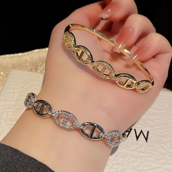 Hermezs 18k Gold-plated Zircon Diamond Designer Opening Bracelet for Women Hollow Alphablet Design Trendy Versatile Jewelry Factory Wholesale