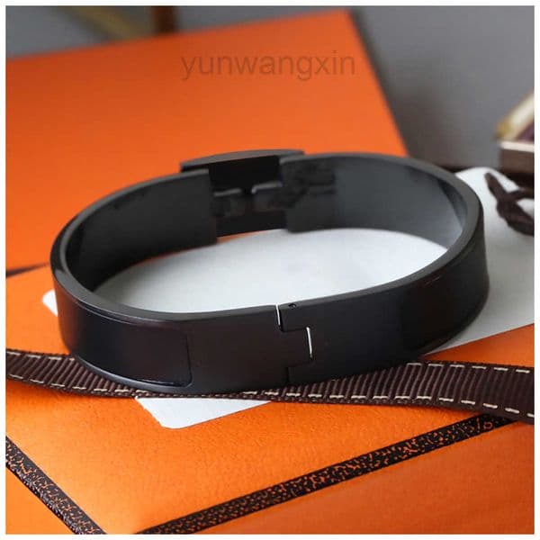 Top Quality Desinger Bracelet Men Bracelets Black Bangle For Men Bracelet Gold Bangles Black Stainless Steel Letter Bracelet Lovers Jewelry WOPM