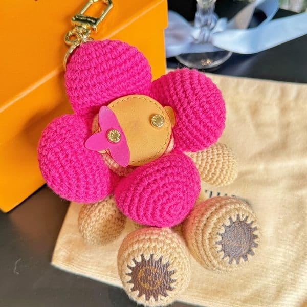 Luxury Bag Charms Keychains Sunflower Designer Keychain Pendant Accessories Sun flower Doll Car Key Rings Holiday Gifts