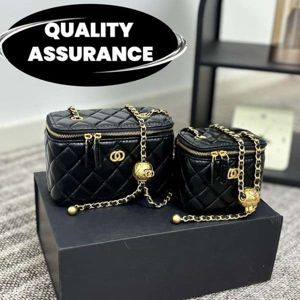 Designer Makeup Bag Quilted Vanity Case Cosmetic Bag with Turn-Lock Closure Soft Lambskin Leather Gold Tone Hardware Interior Organizer Luxury Makeup Case