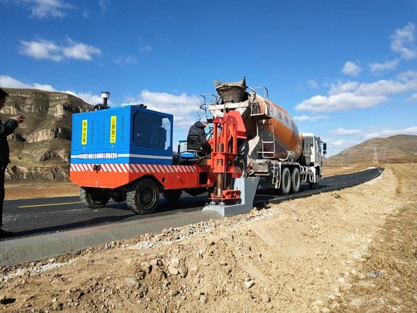 Affordable Extruded Concrete Curb Machine with Engine Core for Curved Road & Garden Edging