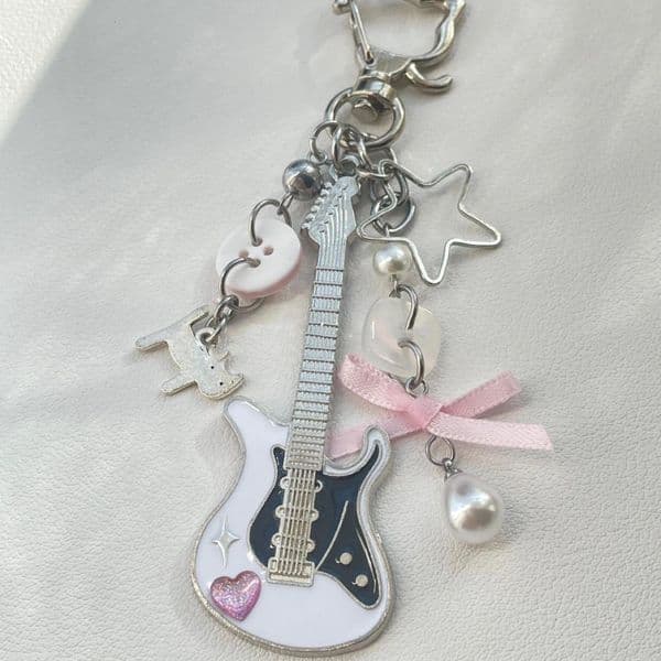 2Pcs Fashion Exquisite Cute Y2K Bag Charm Bag Accessory Fashion Cat Cute Guitar Handmade Beaded Electric Guitar Pendant Cute Keychain Bag Card Holder CCD Chain