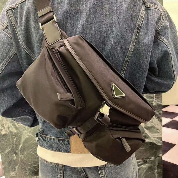 2025 Luxury Nylon Crossbody Bag Men Women Ultralight Messenger Bag Breathable Antibacterial Lining Chest Pack Expandable Techwear Shoulder Purse 27cm