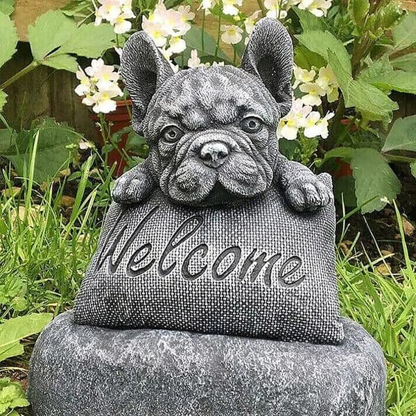 1PCS Resin Ornament Lifelike Porch Landscape Indoor French Bulldog Welcome Statue Garden Decoration Gift Outdoor Sculpture 251211