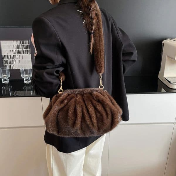 Faux Fur Shell Crossbody Bag Trendy Women Shoulder for Autumn Winter Fashion Plush Clutch 251218