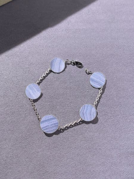 Women's Designer Four-Leaf Clover Charm Bracelet: Intricate Pearlescent Finish Available in Multiple Colors