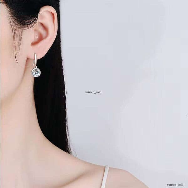 VVS Moissanite WZ086 Fine 0.3ct 0.5ct 1CT Vvs Electroplated White Gold 925 Sterling Silver Jewelry Silicon Stone Wedding Engagement Earrings