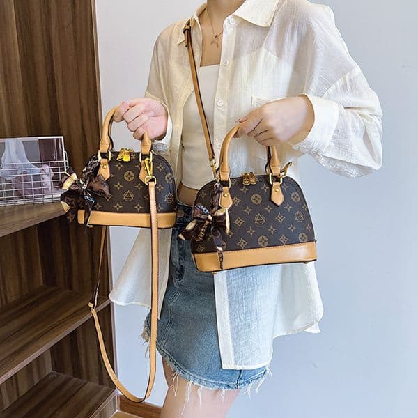 Free Shipping 2026 New Design Shell Bag Advanced Sense Print Handheld Crossbody Bag Versatile Fashion Women Shoulder Bag Large And Small Sizes