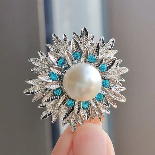 Shiny Sun flower Brooches For Women Big Pearl Rhinestone Brooch Pins Jewelry Dress Suit Accessories Wedding Gifts 251217