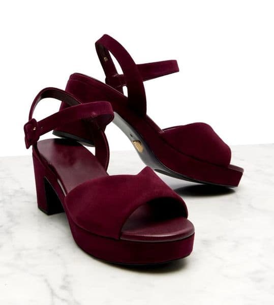 Thick soled high-heeled sandals with thick heels, exposed toes, ankle buckles, beautiful evening shoes