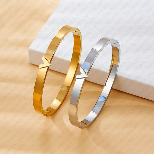 Designer Bracelet for Women V Shape Bangle Clasp Bangles Luxury Jewlery Designer for Women Fashion Elegant Timeless Gift
