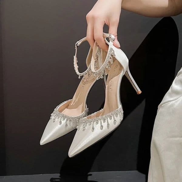 Comemore White Wedding Bridesmaid Shoes Satin Fashion Rhinestone Fringe Chain High Heels Black Temperament Elegance Pumps 251219