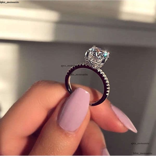 2024 Choucong Brand Designer Wedding Rings Luxury Jewelry 925 Serling Silver Oval Cu Whie Topaz Moissanie 18K Diamond Pary Eerniy Women Couple Bridal Ring
