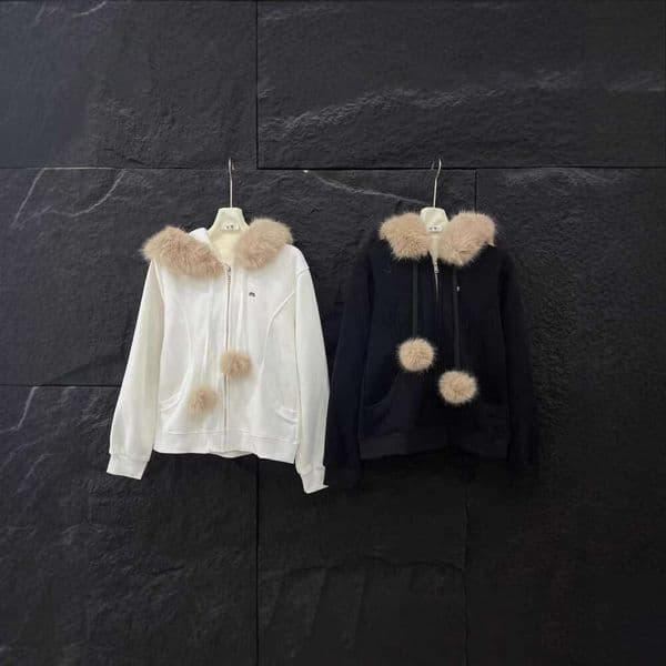 Designer 25 Autumn Winter New MM Letter Embroidery Pom Zipper Sweatshirt Fleece Hooded Jacket Detachable Fur Collar b9d0