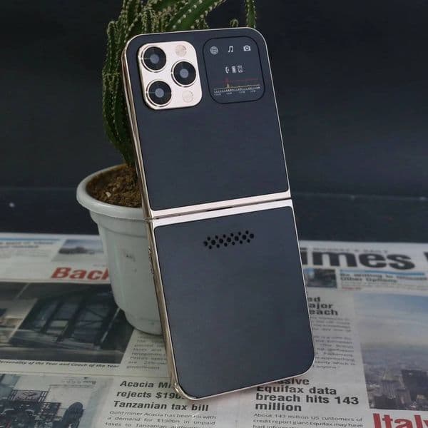 Nice Girl's Flip Push-Button Mobile Phone Four 4 Sim Quick Call Blacklist Low Radiation Torch Portable Pocket Thin Cellphone