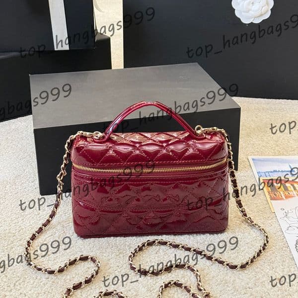 Designer Shiny Patent Leather Girls Portable Makeup Bag Cosmetic Cases Stripes Pattern Gold Matelasse Chain Crossbody Zipper Handbag With Top Handle Purse 19cm