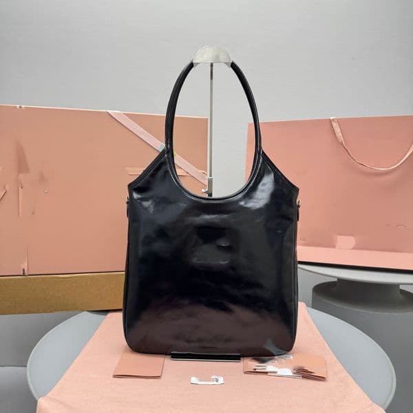 25 autumn/winter new wide tote bag, simple yet highly recognizable