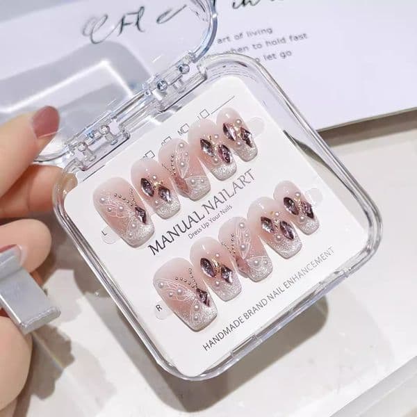 Elegant Full Coverage Artificial Diamonds Glitter Acrylic Nails for a Shiny Look
