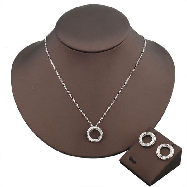 Sparkling Diamond Round Necklace For Women Minimalist Style Niche Design High-End Light Luxury Simple Versatile Fashion Collarbone Chain
