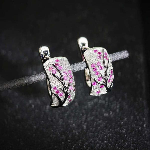 Palace Style Creative Plum Blossom Design Exquisite and Elegant Temperament Women's Earrings Free Shipping Items E6165b
