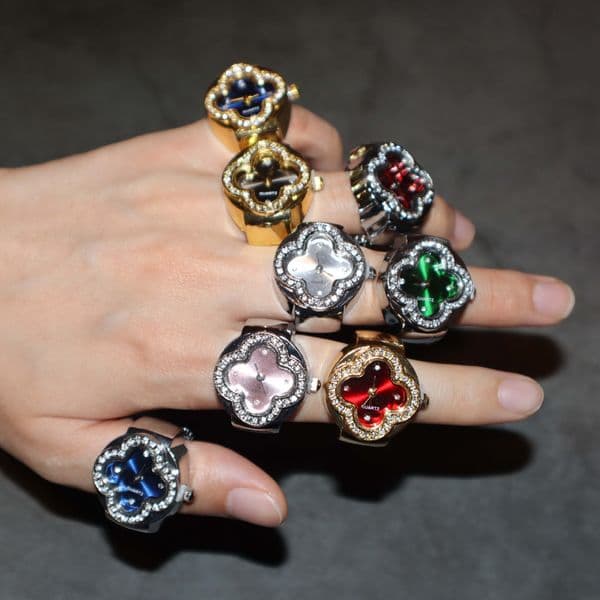 Ladies' mini exquisite ring watch, golden four-leaf flower shape, light luxury quartz watch, daily/party versatile cross-border single item