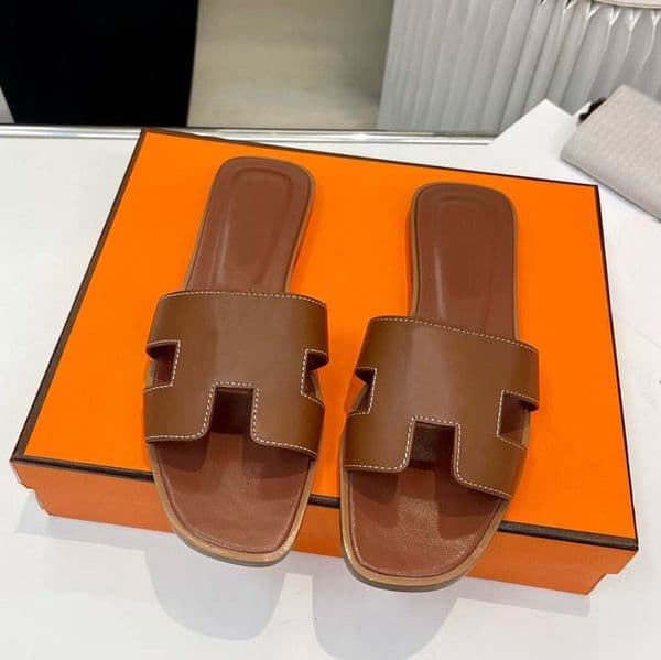 2026 New designer brand sandals high-quality slippers luxurious slippers outdoor casual vacation beach flat shoes leather slippers classic summer sandals