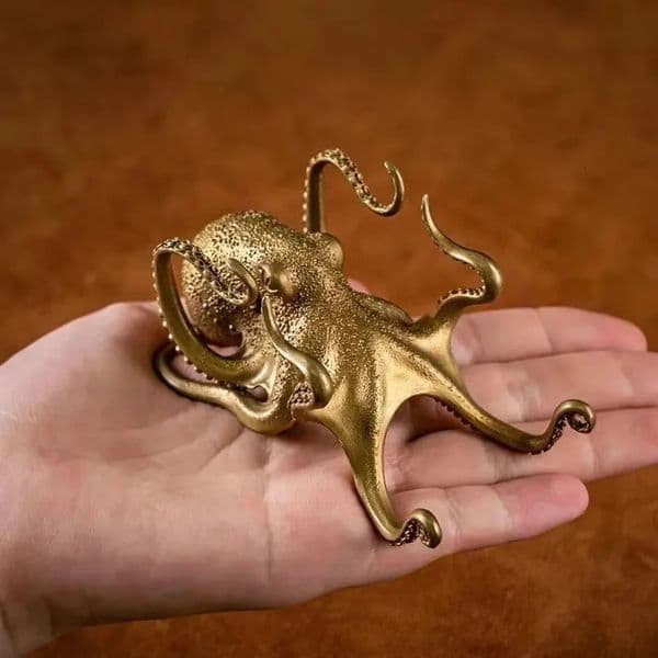 Creative Brass Octopus Stand For Computer Phone Pen Holder Funny Small Animal Shape Ornaments Gift Home Office Decoration 251230