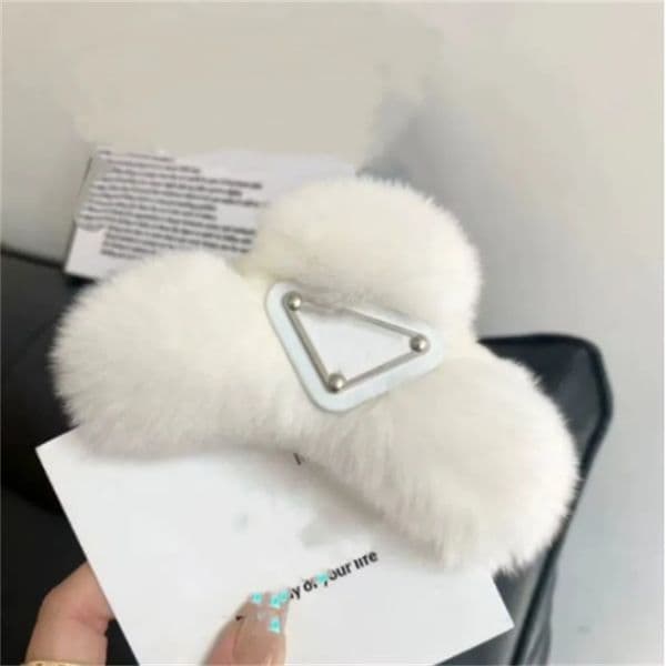 Luxury Plush Elegant Hair Barrette Classic Accessories Letters Claw Clip Designer Hair Clip High Quality Gift Ladies Girls Hair Accessories Vintage Style Headwear