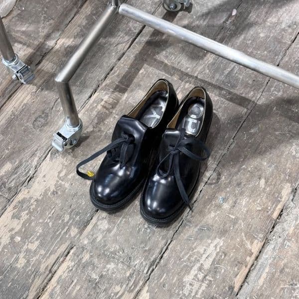 Design Dress Shoes New Luxury Retro Thick Bottom Loafers Women Round Toe Lace-up Shoes Commuter Chunky Heel Walking Single Shoes