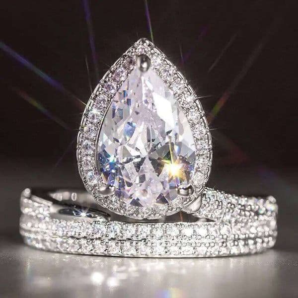 Huitan Corona Design Women Ring Trendy Accessories for Engagement Anniversary Elegant Charming Jewelry Gift Inlaid Shining CZ