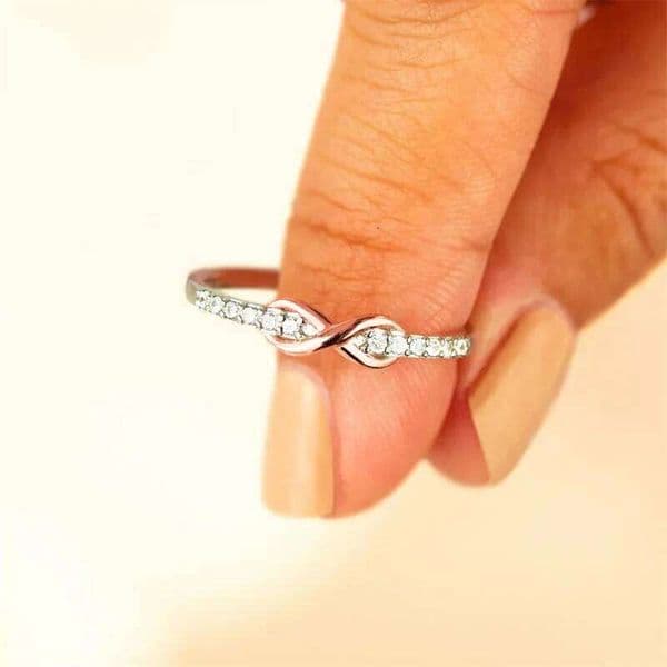 Huitan Elegant Infinity Figure Eight Shape Women Rings with Pink Cubic Zircon Exquisite Female Finger-ring Wedding Bands Jewelry