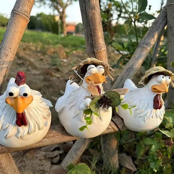 Miniso Funny Cute Chicken Fence Decoration Statue Resin Garden and Hen Sculpture Craft Courtyard Home 251229
