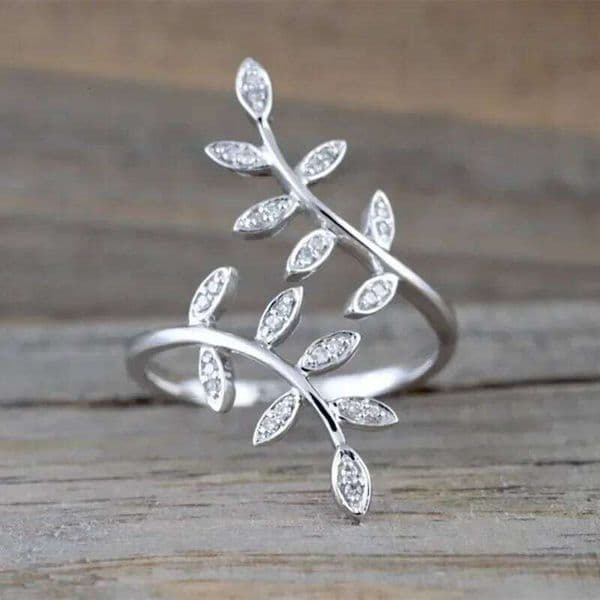 Huitan Fashion Leaf Opening Rings for Women Charming Delicate Engagement Accessories Modern Bright CZ Promise Wedding Jewelry