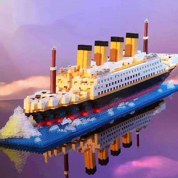 Titanic Creative Luxury Iceberg Cruise Ship Boat Wreck Set Ci DIY Model Building Blocks Bricks Toys For Children Adult Gift XJ250702