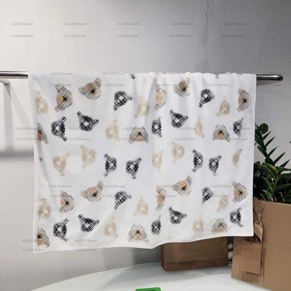 Classics baby Blankets newborn Swaddling Comfortable fabric quilt winter doll bear print infant Knitted quilt A000X11N187 L260515