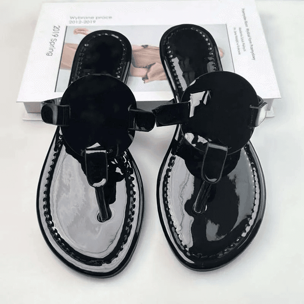 Designer Shoes Womens Slippers and Sandals Fashionable Summer Slippers Herringbone Slippers Flat Bottom Beach Shoes Toe Slippers Designer Sandals 001