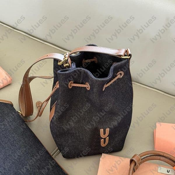 Designer Womens Shoulder Bag 2025 Summer Fashion Canvas Tote Bag Versatile Letter High Quality Large Capacity Bucket Bag