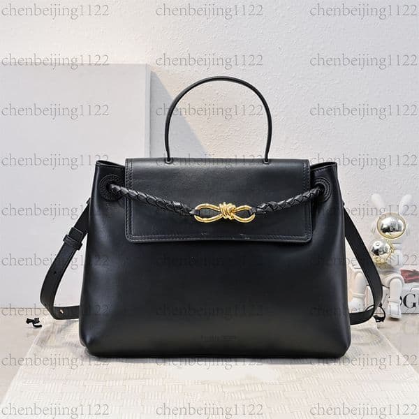99A premium luxury designer handbag, made of 100% genuine leather and featuring high-end pure steel hardware. It looks great when worn crossbody, on one shoulder or by hand