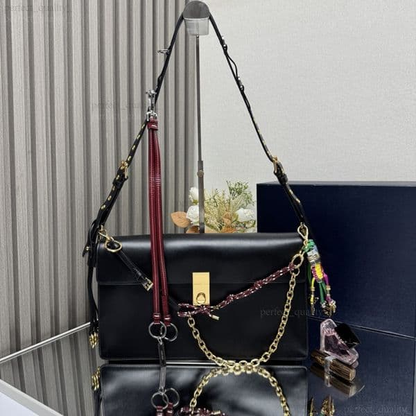 99A Premium Design Handbag, 100% genuine leather with top-notch quality, pure steel hardware finish, single shoulder bag, handbag, crossbody bag, casual bag.