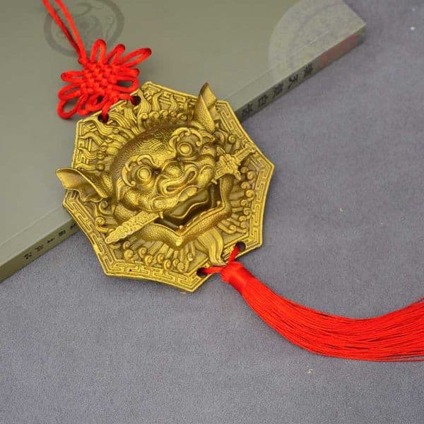 Chinese Feng Shui The Bronze Beast Head Eight Lions Bite Sword Pendant Copper Lion Door Ornaments Home Decoration