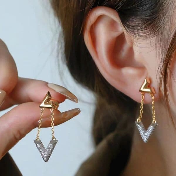2023 New Trendy Crystal Letter V Dangle Earrings Gold/Silver Color Splice Stud Earrings for Women Fashion Jewelry Pendant Gift