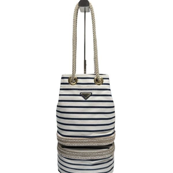 99A This fashionable and casual leather handbag, designed by a top designer, features pure steel hardware and presents a magnificent blend of luxury and fashion.